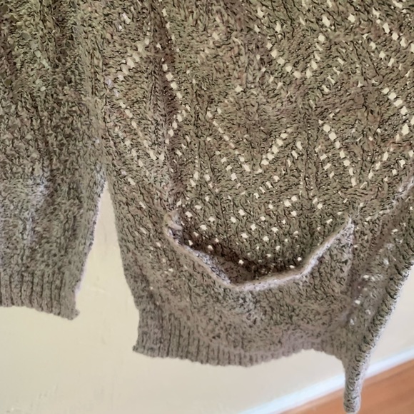 Knitted cardigan with hood - Picture 4 of 5